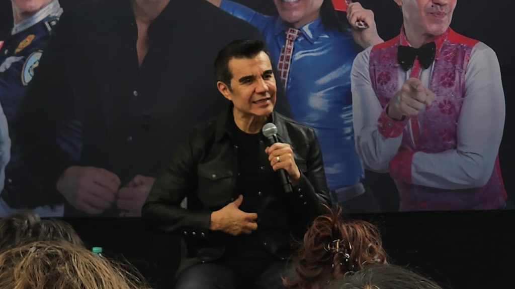 Adrián Uribe